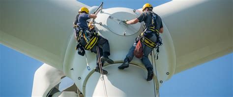 Wind Turbine Technician Salary: A Job with High Earnings Potential